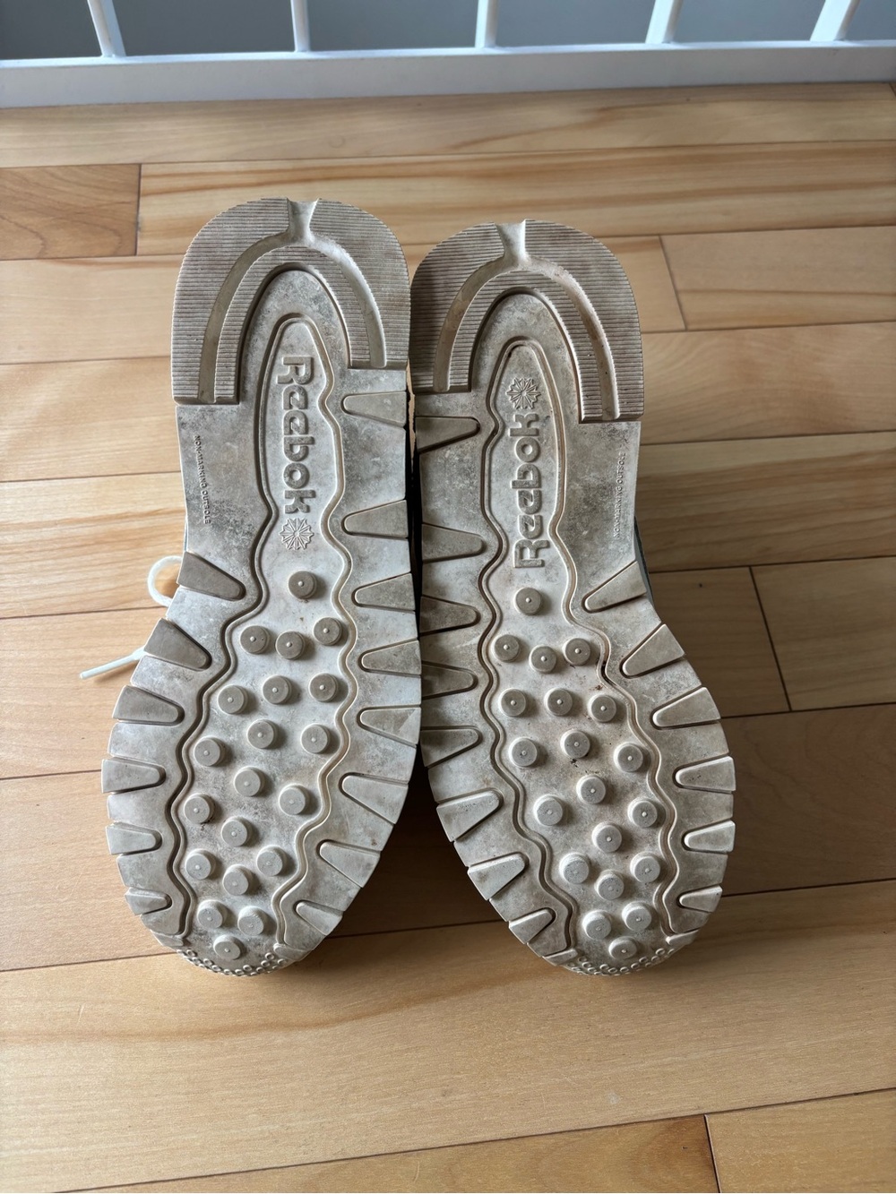 Reebok Classic Sneakers - Womens size 6 - Picture 6 of 6